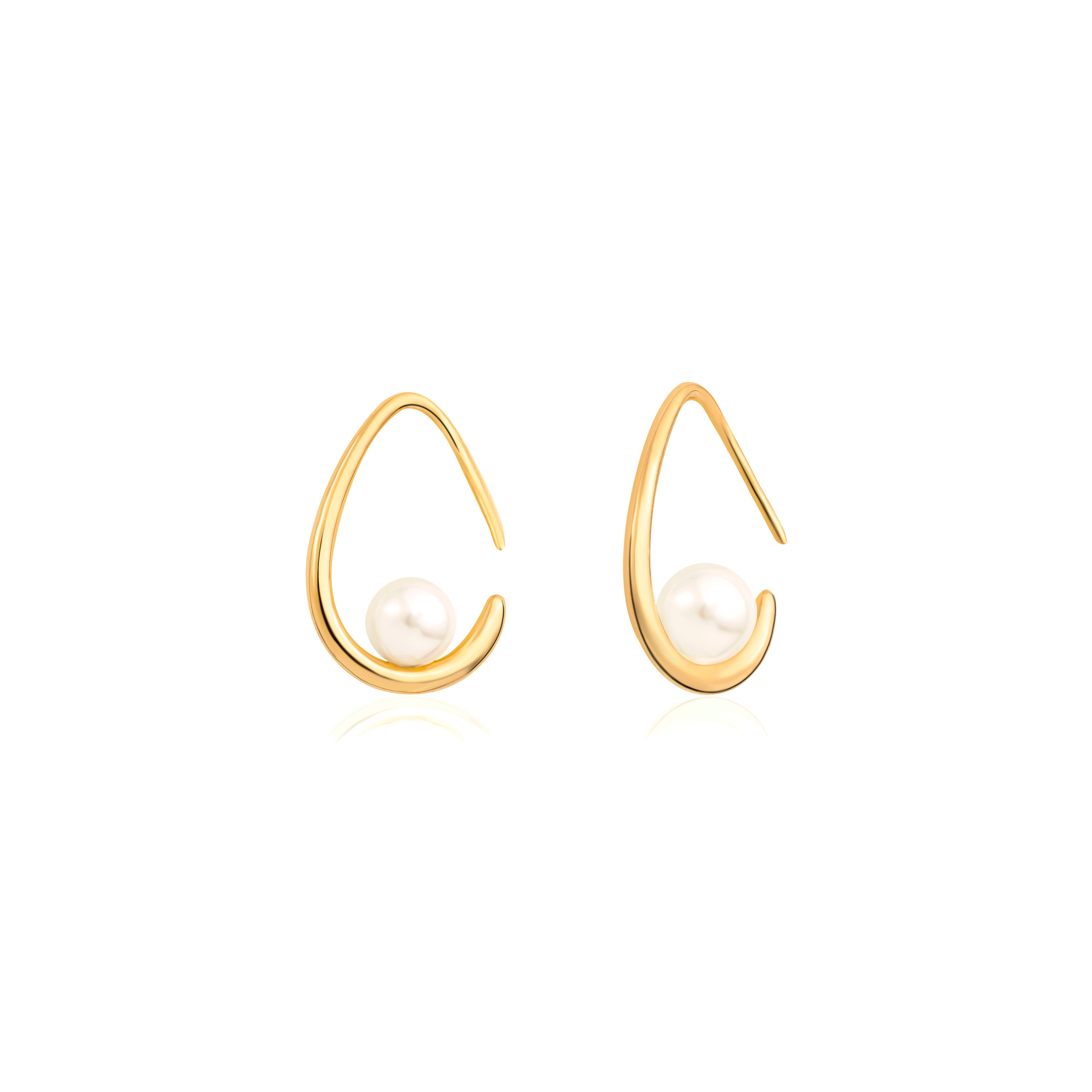 Modern Muse Pearl Earrings